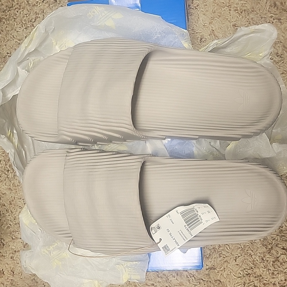 ADILETTE 22 SLIDES